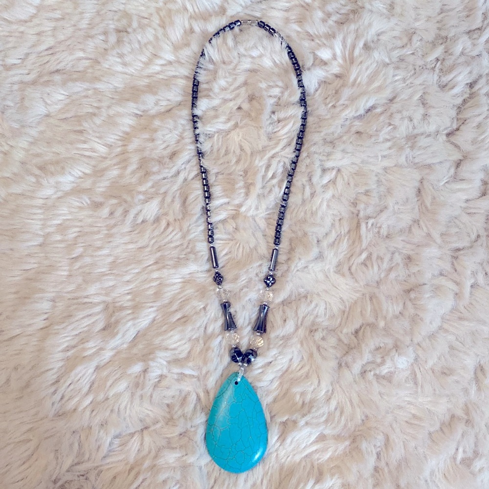 Fashion turquoise colored necklace